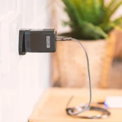 Hot UK Dual USB Mains Charger Gps Accessories